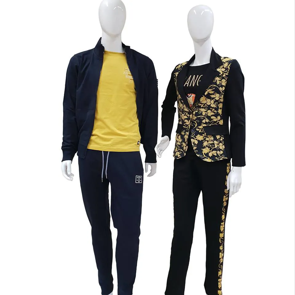 Felpa stampa floreale e pantalone da donna. Felpa e pantaloni da uomo in vari colori.